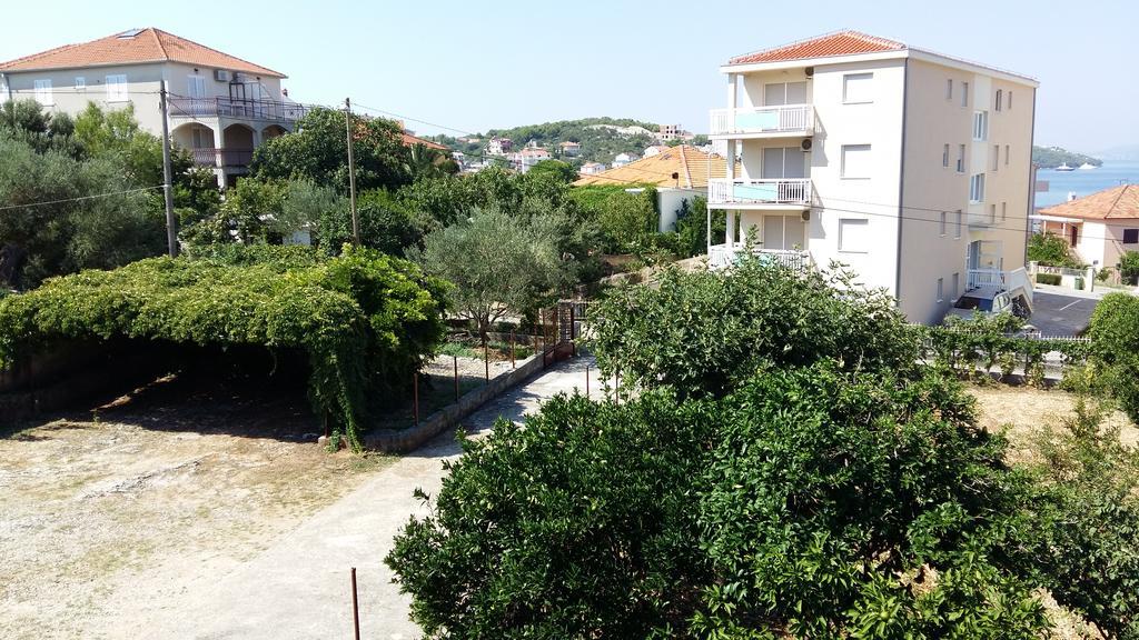 Apartman Dukic Apartment Трогир Екстериор снимка