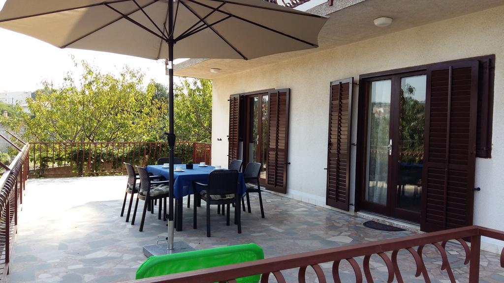 Apartman Dukic Apartment Трогир Екстериор снимка